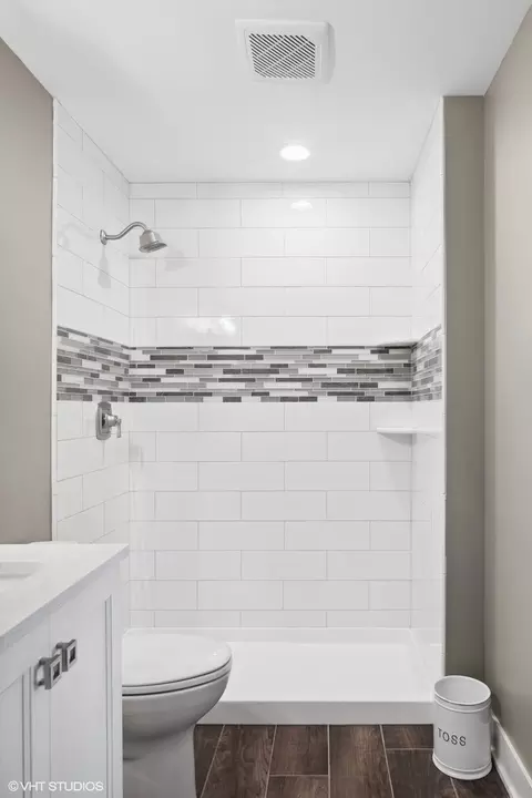 Bath - 7210 Giddings Ave, Burr Ridge, IL 60527 photo 10 of 15