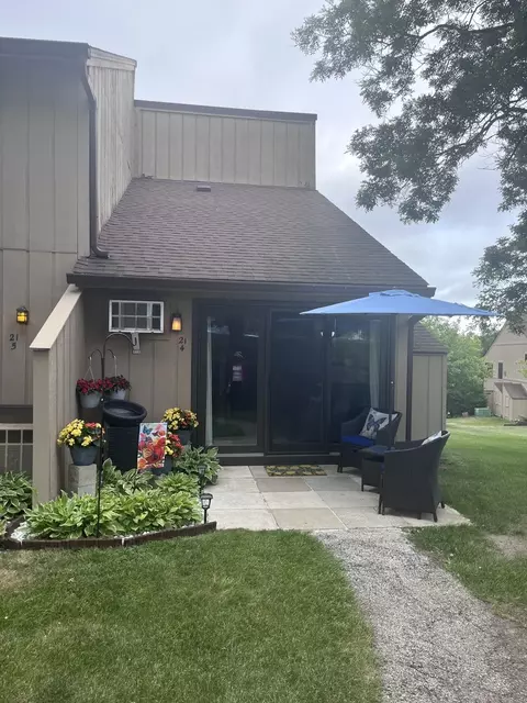 21 St Thomas #4, Fox Lake, IL 60020