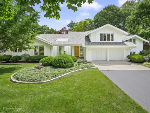 1025 Laurie Ln, Burr Ridge, IL 60527