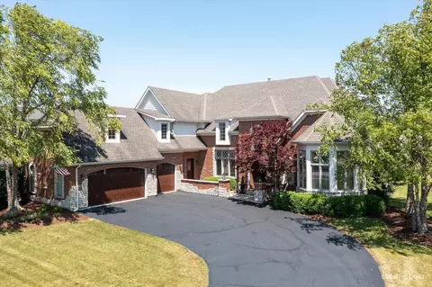3 N773 Walt Whitman Rd, Saint Charles, IL 60175