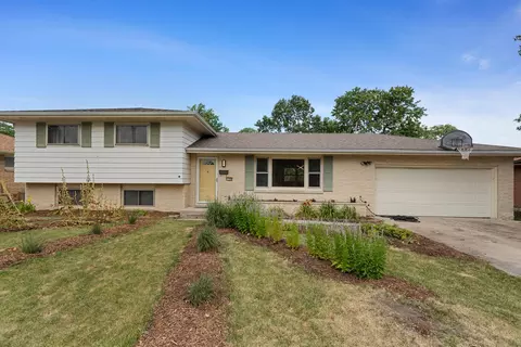 1106 E Mumford Dr, Urbana, IL 61801