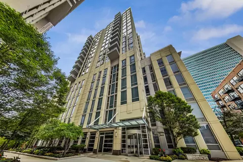 720 N Larrabee St #1502, Chicago, IL 60654