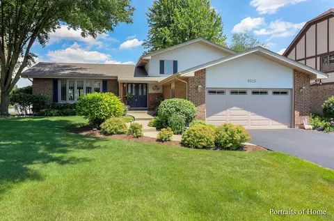 8525 Creekside Ln, Darien, IL 60561