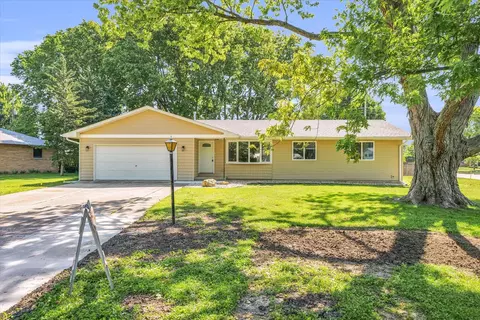 504 Dodson Dr E, Urbana, IL 61802