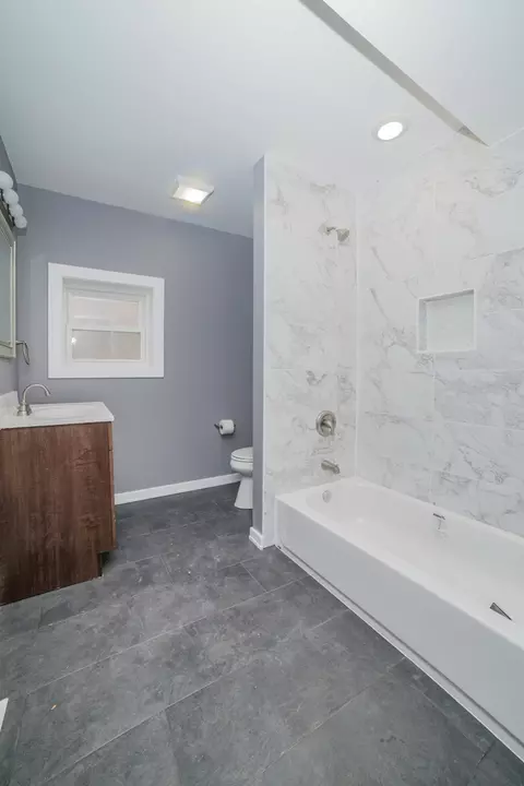 Bath - 1646 E 85th St, Chicago, IL 60617 photo 1 of 3
