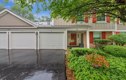 1750 Ardmore Ln #D, Wheaton, IL 60189