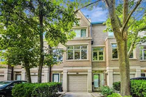 2707 N Janssen Ave, Chicago, IL 60614