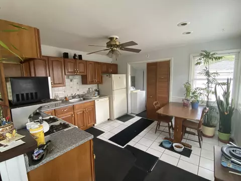 Kitchen - 3400 Bobolink Ln, Rolling Meadows, IL 60008 photo 2 of 5