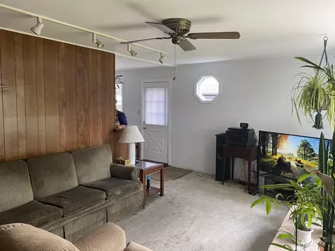 Living - 3400 Bobolink Ln, Rolling Meadows, IL 60008 photo 2 of 3