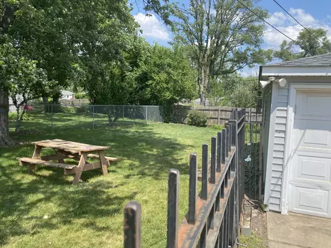 Exterior - 3400 Bobolink Ln, Rolling Meadows, IL 60008 photo 3 of 6