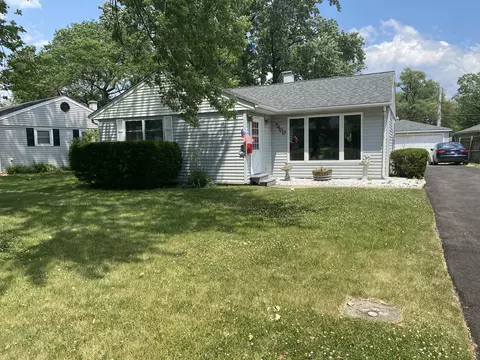 Exterior - 3400 Bobolink Ln, Rolling Meadows, IL 60008 photo 4 of 6