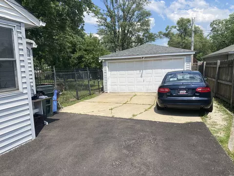 Exterior - 3400 Bobolink Ln, Rolling Meadows, IL 60008 photo 5 of 6