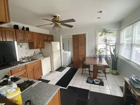 Kitchen - 3400 Bobolink Ln, Rolling Meadows, IL 60008 photo 1 of 5