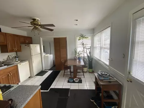 Kitchen - 3400 Bobolink Ln, Rolling Meadows, IL 60008 photo 3 of 5