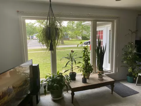 Entry Way - 3400 Bobolink Ln, Rolling Meadows, IL 60008 photo 1 of 1