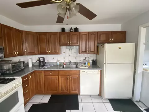Kitchen - 3400 Bobolink Ln, Rolling Meadows, IL 60008 photo 5 of 5