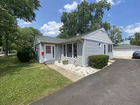 3400 Bobolink Ln, Rolling Meadows, IL 60008
