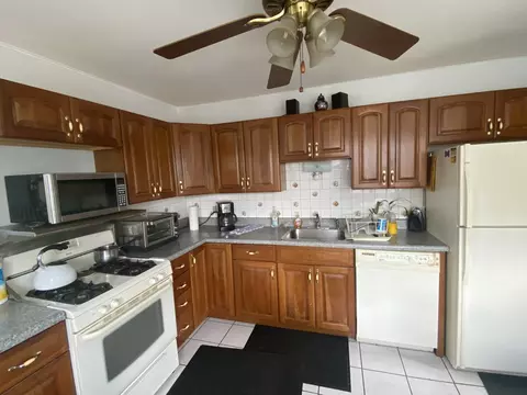 Kitchen - 3400 Bobolink Ln, Rolling Meadows, IL 60008 photo 4 of 5