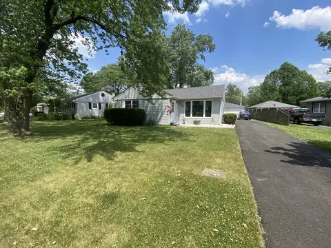Exterior - 3400 Bobolink Ln, Rolling Meadows, IL 60008 photo 2 of 6