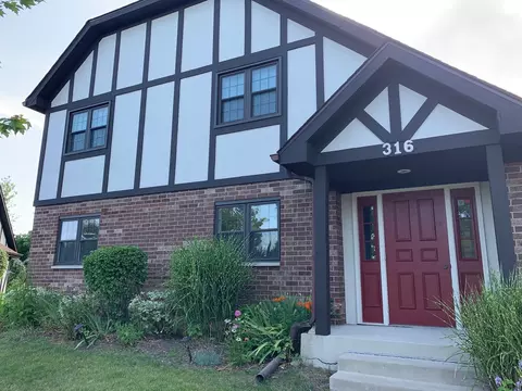 316 Briarwood Ln #C, Bloomingdale, IL 60108