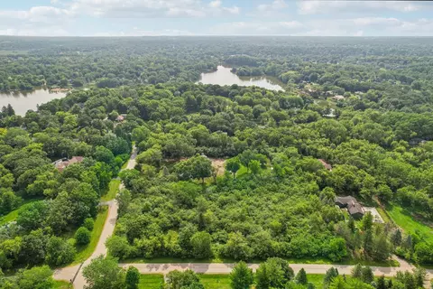 27079 W Robin Rd, Tower Lakes, IL 60010