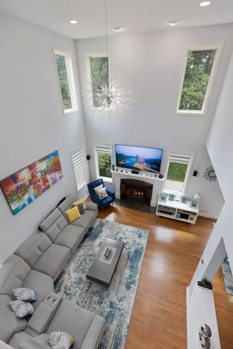 Living - Undisclosed, Itasca, IL 60143 photo 3 of 3