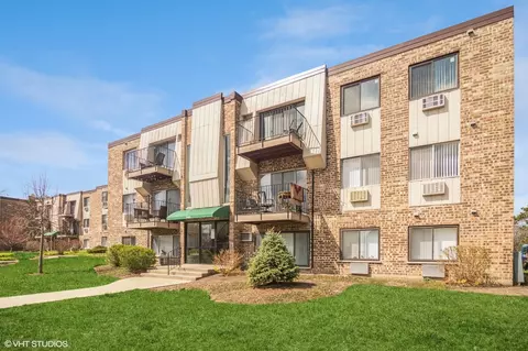 1453 N Winslowe Dr #102, Palatine, IL 60074
