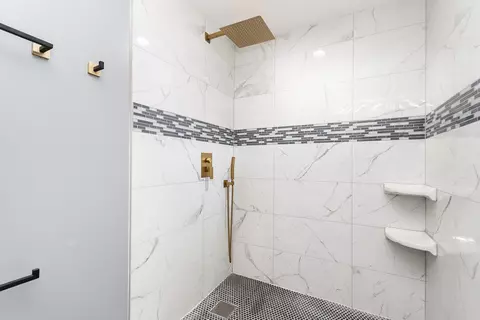 Bath - 6964 S Eberhart Ave, Chicago, IL 60637 photo 3 of 4