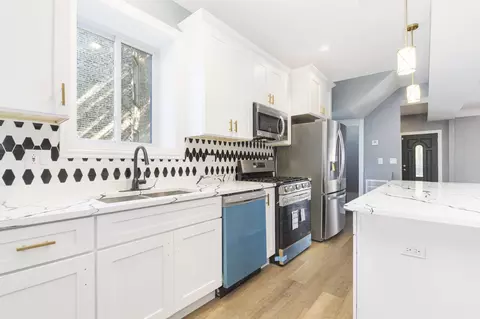Kitchen - 6964 S Eberhart Ave, Chicago, IL 60637 photo 3 of 3
