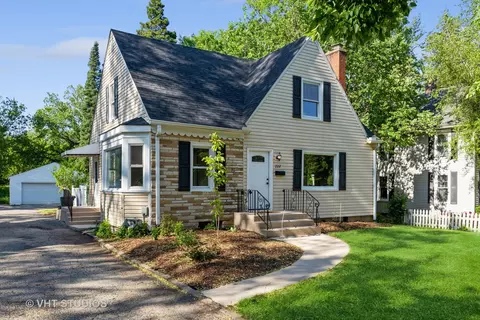 222 E Terra Cotta Ave, Crystal Lake, IL 60014