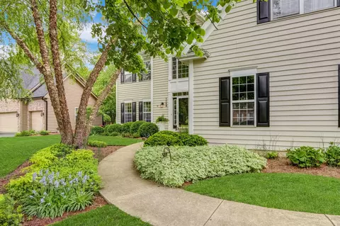 Exterior - 1156 Vineyard Dr, Gurnee, IL 60031 photo 4 of 10