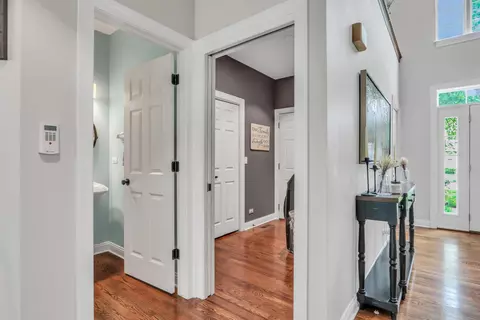 Entry Way - 1156 Vineyard Dr, Gurnee, IL 60031 photo 4 of 9
