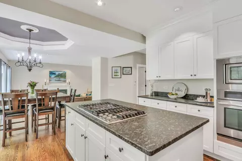 Kitchen - 1156 Vineyard Dr, Gurnee, IL 60031 photo 3 of 6