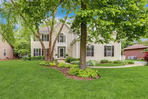 Exterior - 1156 Vineyard Dr, Gurnee, IL 60031 photo 2 of 10