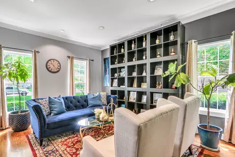 Living - 1156 Vineyard Dr, Gurnee, IL 60031 photo 2 of 7