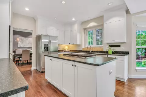 Kitchen - 1156 Vineyard Dr, Gurnee, IL 60031 photo 5 of 6