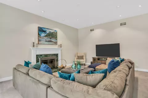Living - 1156 Vineyard Dr, Gurnee, IL 60031 photo 6 of 7