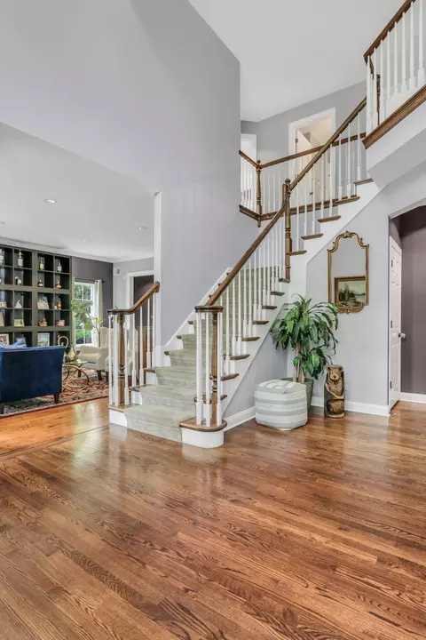 Entry Way - 1156 Vineyard Dr, Gurnee, IL 60031 photo 5 of 9