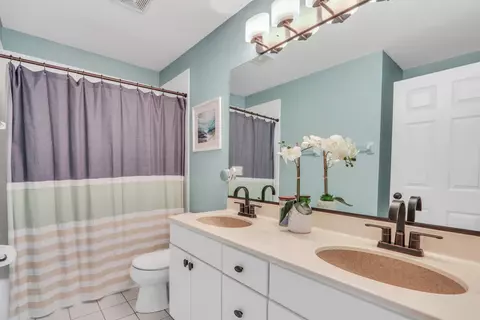 Bath - 1156 Vineyard Dr, Gurnee, IL 60031 photo 5 of 6