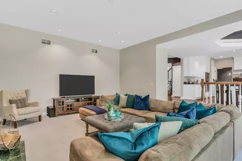 Living - 1156 Vineyard Dr, Gurnee, IL 60031 photo 5 of 7