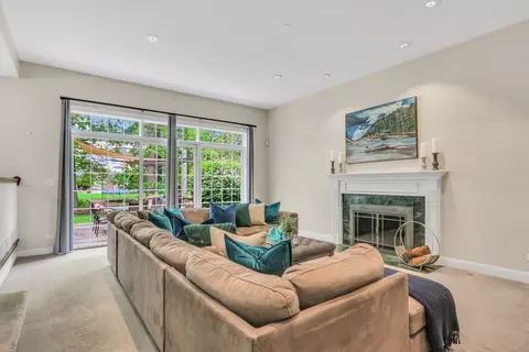 Living - 1156 Vineyard Dr, Gurnee, IL 60031 photo 4 of 7