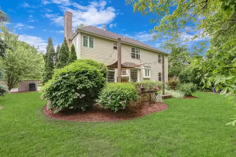 Exterior - 1156 Vineyard Dr, Gurnee, IL 60031 photo 7 of 10
