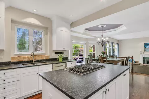 Kitchen - 1156 Vineyard Dr, Gurnee, IL 60031 photo 2 of 6