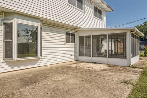 Exterior - 581 Hillcrest Ct, Hoffman Estates, IL 60169 photo 4 of 7