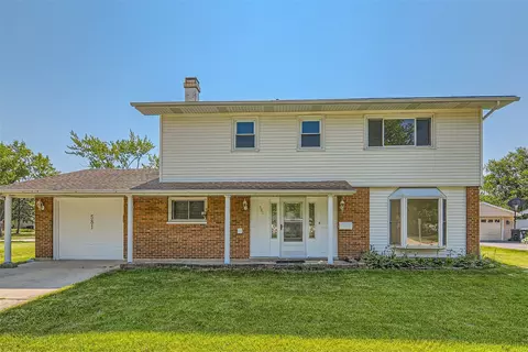 Exterior - 581 Hillcrest Ct, Hoffman Estates, IL 60169 photo 3 of 7