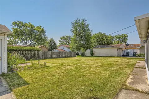 Exterior - 581 Hillcrest Ct, Hoffman Estates, IL 60169 photo 5 of 7