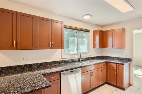 Kitchen - 581 Hillcrest Ct, Hoffman Estates, IL 60169 photo 2 of 3