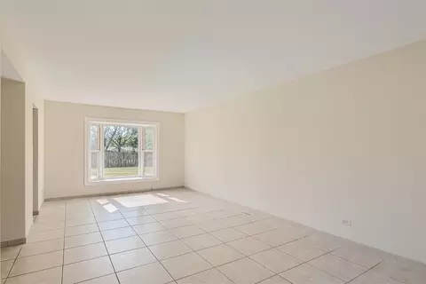Living - 581 Hillcrest Ct, Hoffman Estates, IL 60169 photo 2 of 2