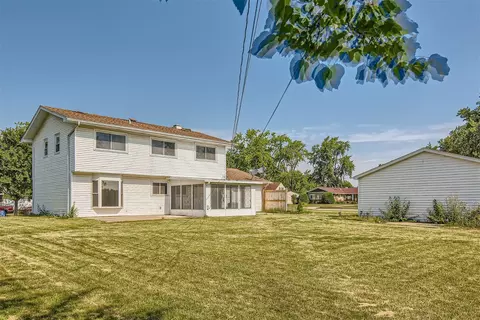 Exterior - 581 Hillcrest Ct, Hoffman Estates, IL 60169 photo 7 of 7