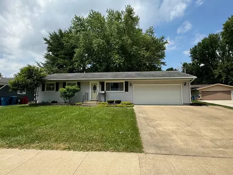 1215 Ann Ave, Dixon, IL 61021